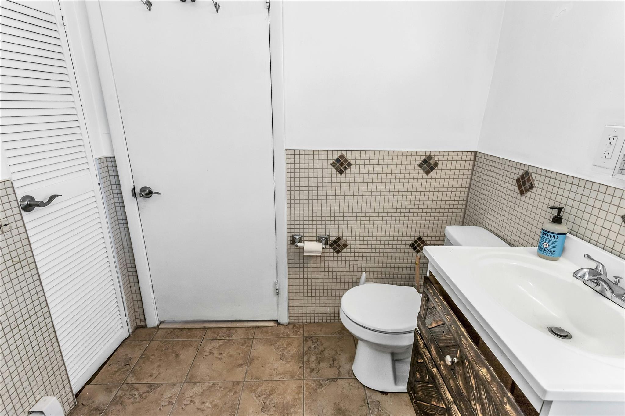 207 Belmont Avenue, Westbury, New York image 25