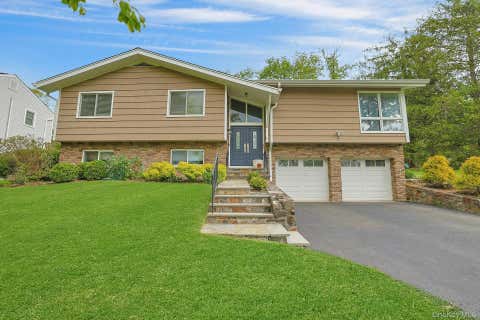 Photo of 7 Lorenz Drive, Valhalla, NY 10595 (MLS # 958018)