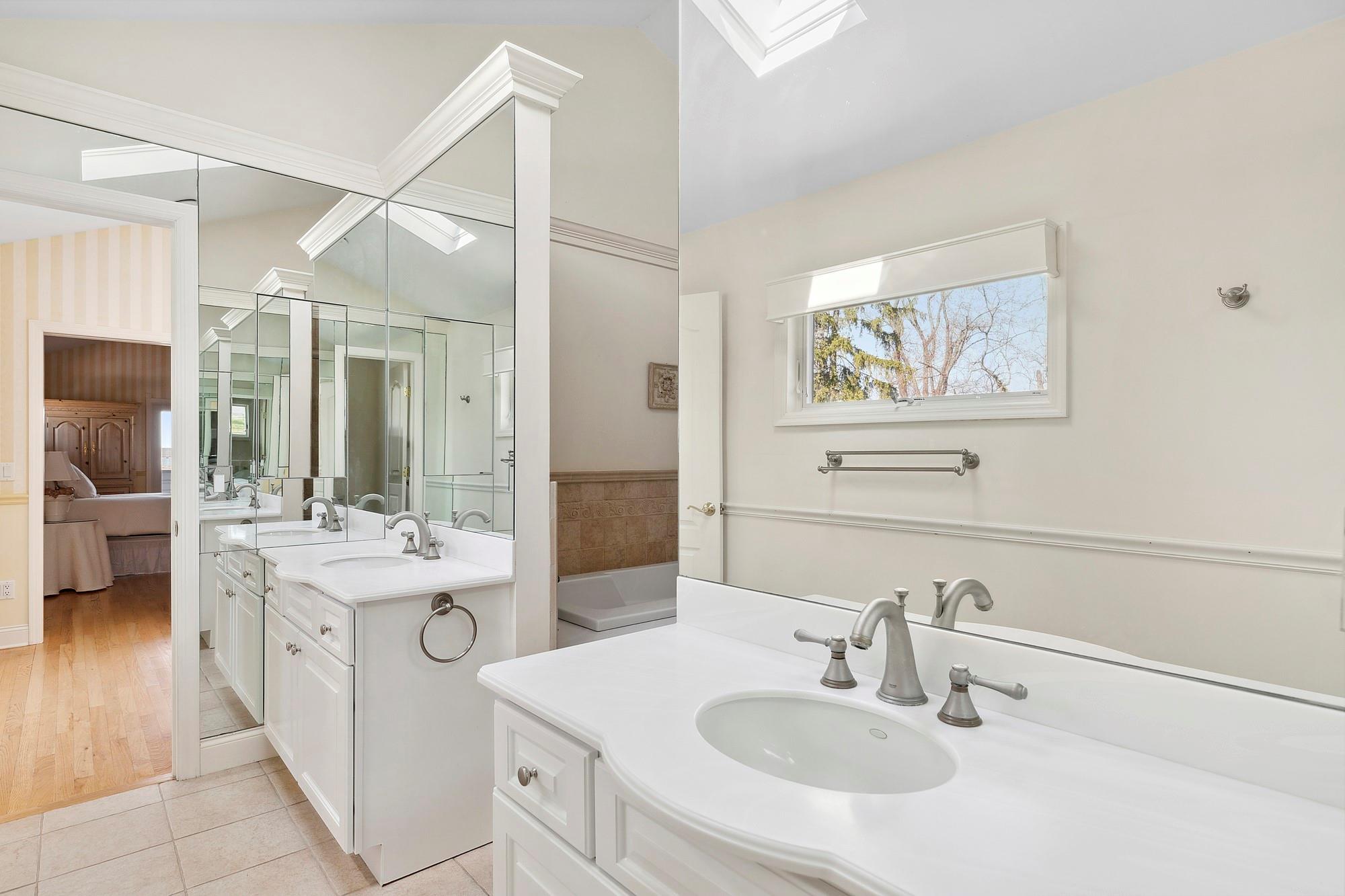 61 Factory Pond Road, Locust Valley, New York image 37