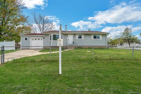 Homes For Sale - 206 Prospect Place<br/> Bay Shore, NY 11706