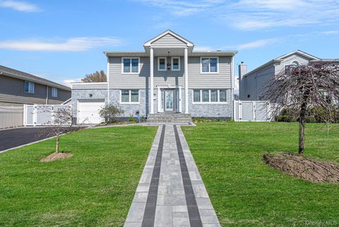 204 Bayview Avenue Massapequa NY 11758