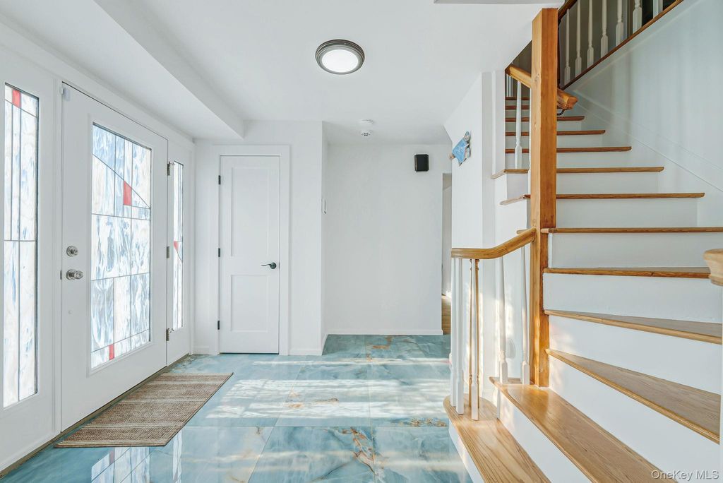 Photo of 204 Bayview Avenue, Massapequa, NY 11758 (MLS # 990241)