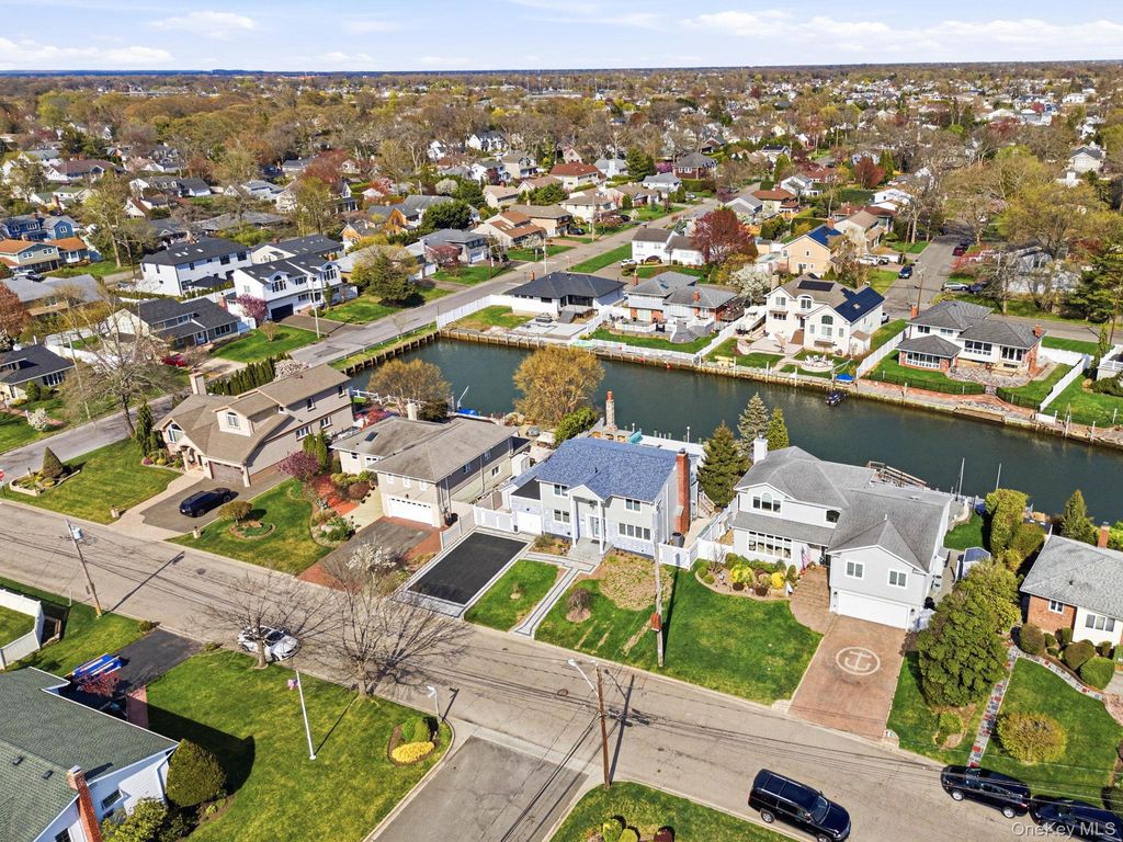 Photo of 204 Bayview Avenue, Massapequa, NY 11758 (MLS # 990241)