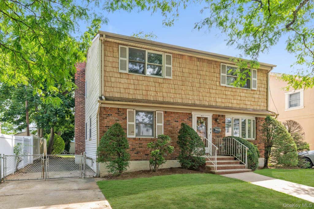 Photo of 82-11 262nd street St, Floral Park, NY 11004 (MLS # 1040559)