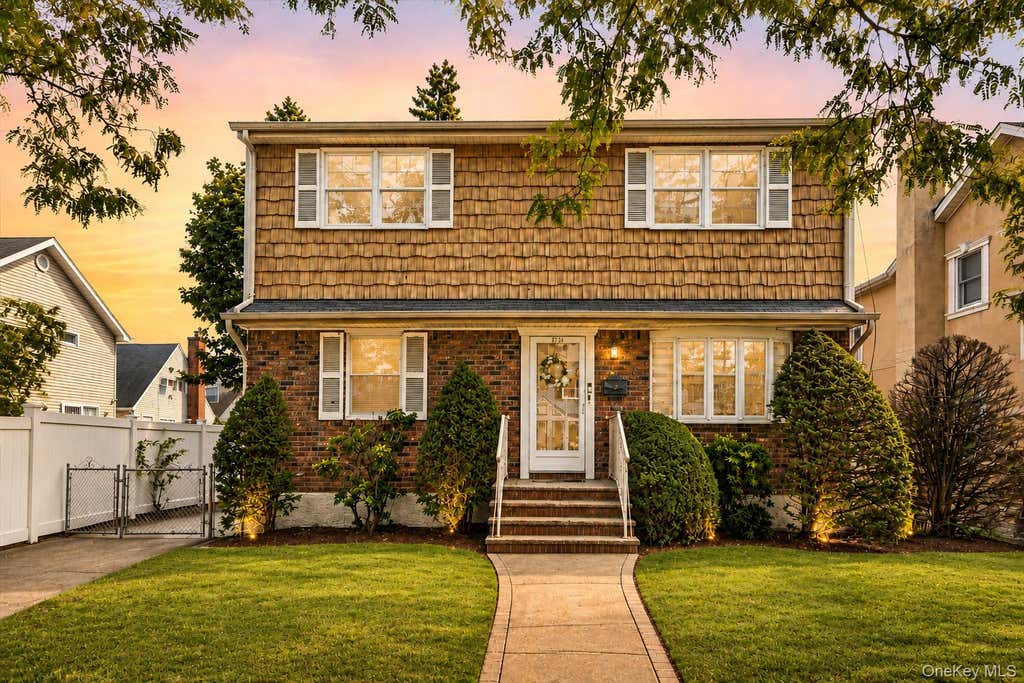 Photo of 82-11 262nd street St, Floral Park, NY 11004 (MLS # 1040559)
