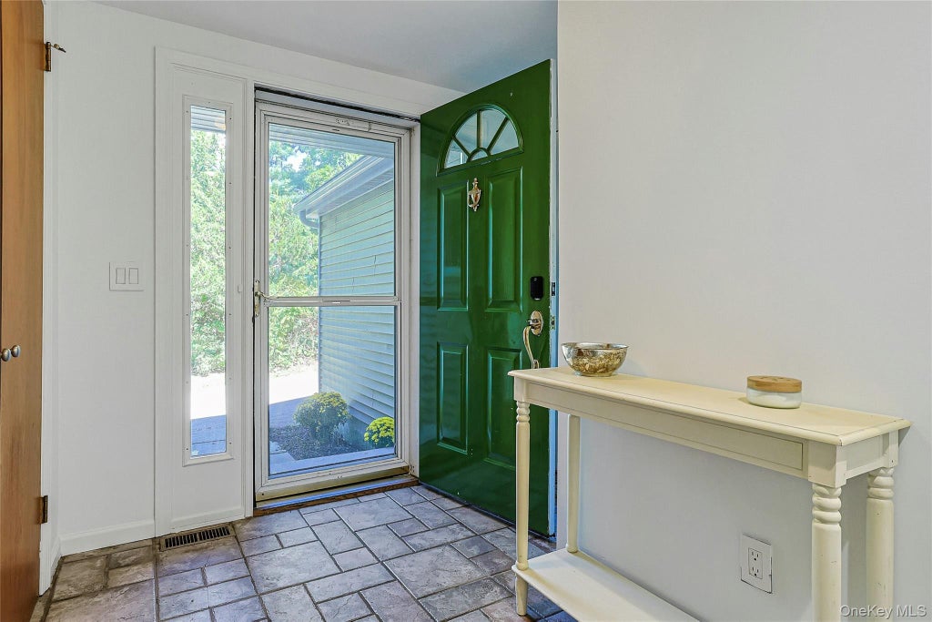 Photo of 268 Watch Hill Road, Cortlandt Manor, NY 10567 (MLS # 1042635)