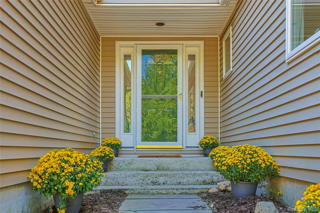 Photo of 268 Watch Hill Road, Cortlandt Manor, NY 10567 (MLS # 1042635)