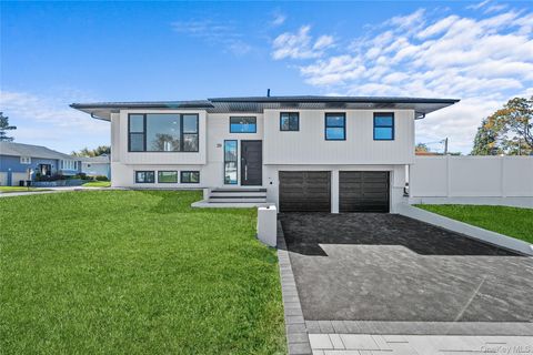 Photo of 20 Briarwood Lane, Plainview, NY 11803 (MLS # 929688) Photo of 20 Briarwood Lane, Plainview, NY 11803 (MLS # 929688)