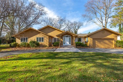 79 Meadow Woods Road Great Neck NY 11020