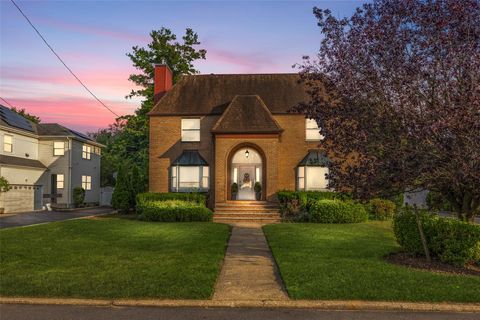 266 Park Avenue Westbury NY 11590