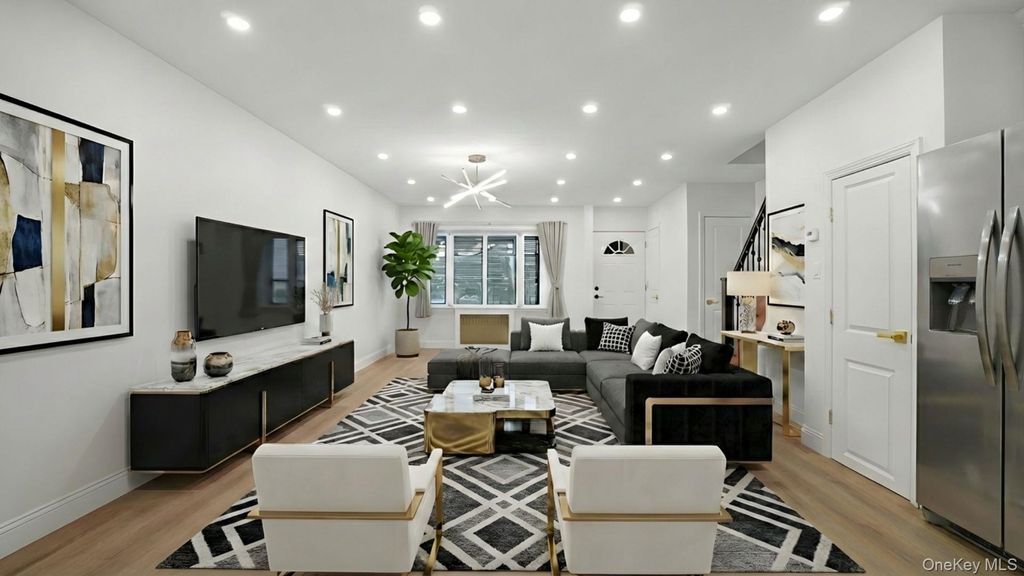 Photo of 3031 Edson Avenue, Bronx, NY 10469 (MLS # 953835)