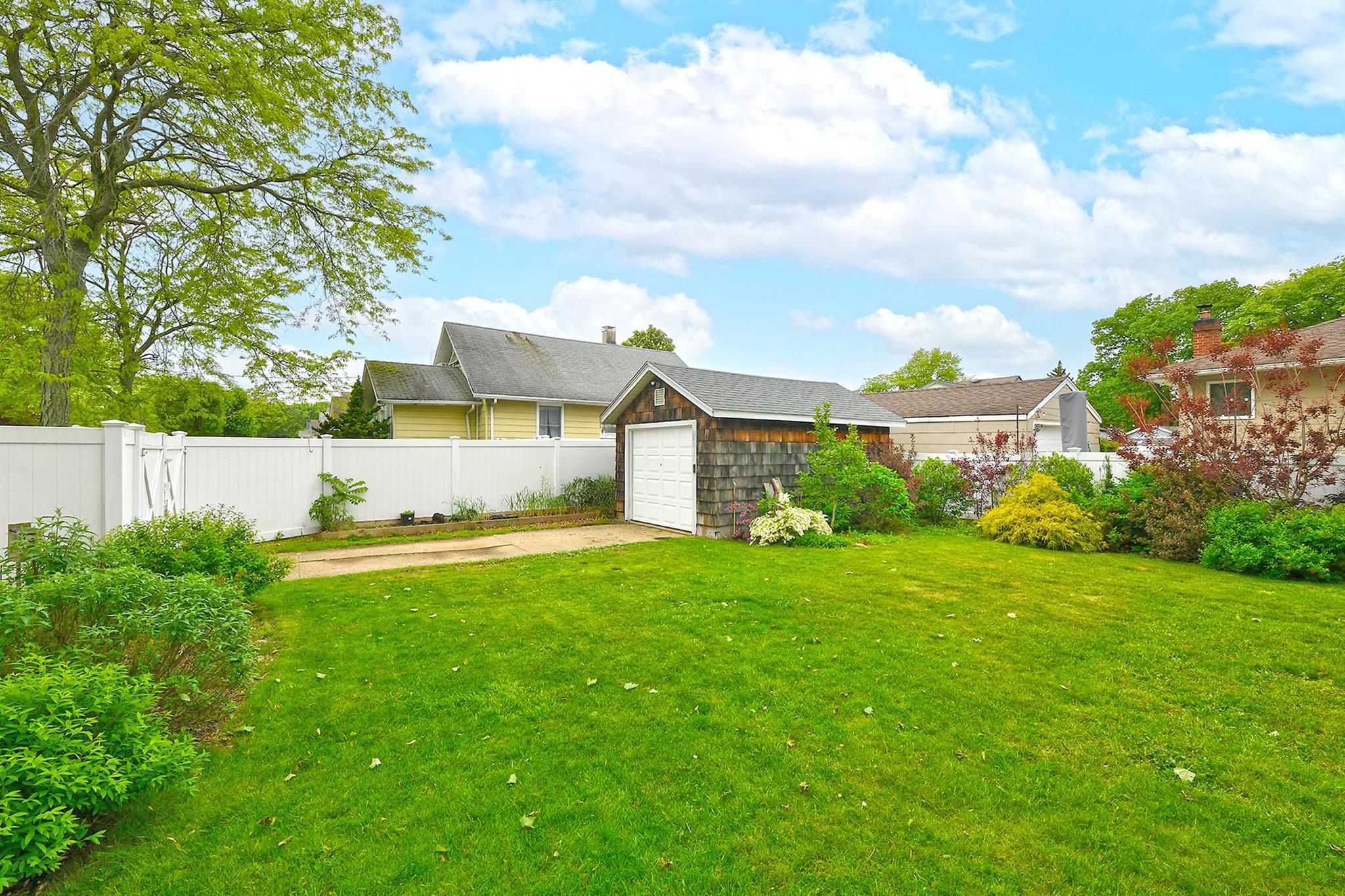 2364 Newbridge Road, Bellmore, New York image 25