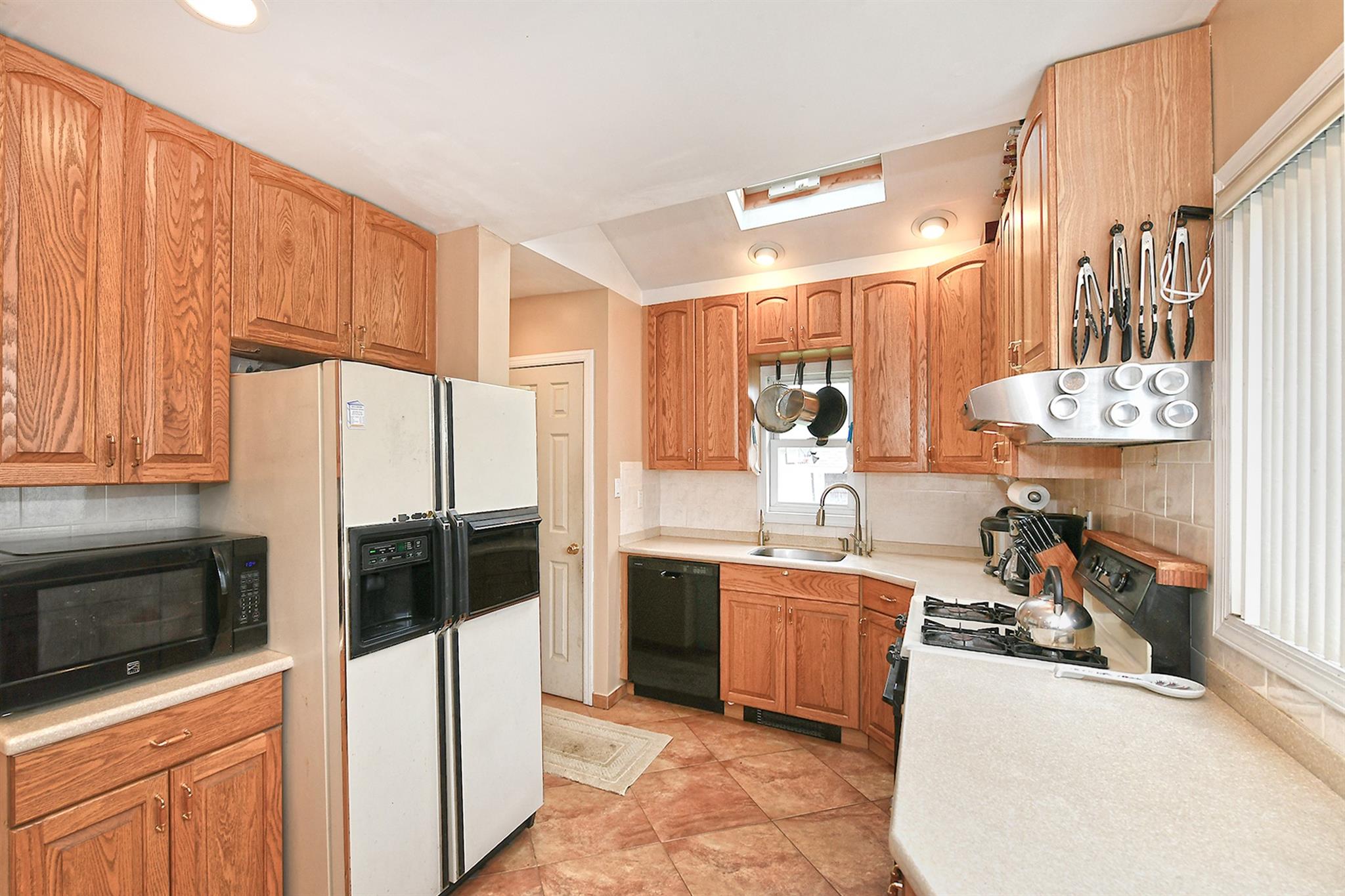 2364 Newbridge Road, Bellmore, New York image 10