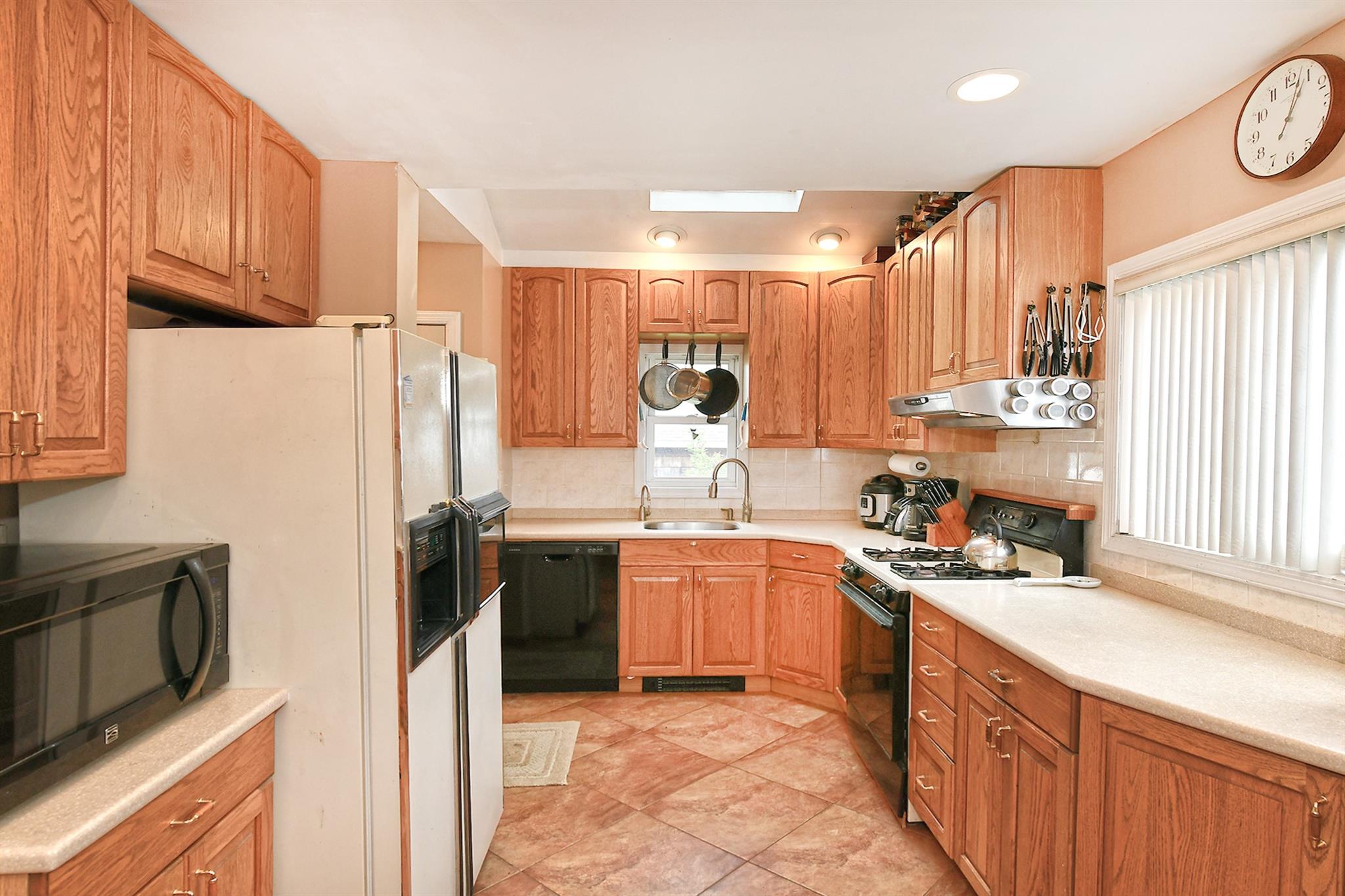 2364 Newbridge Road, Bellmore, New York image 11