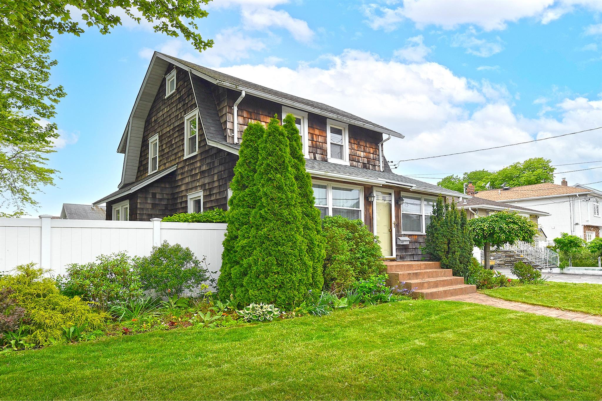 2364 Newbridge Road, Bellmore, New York image 2