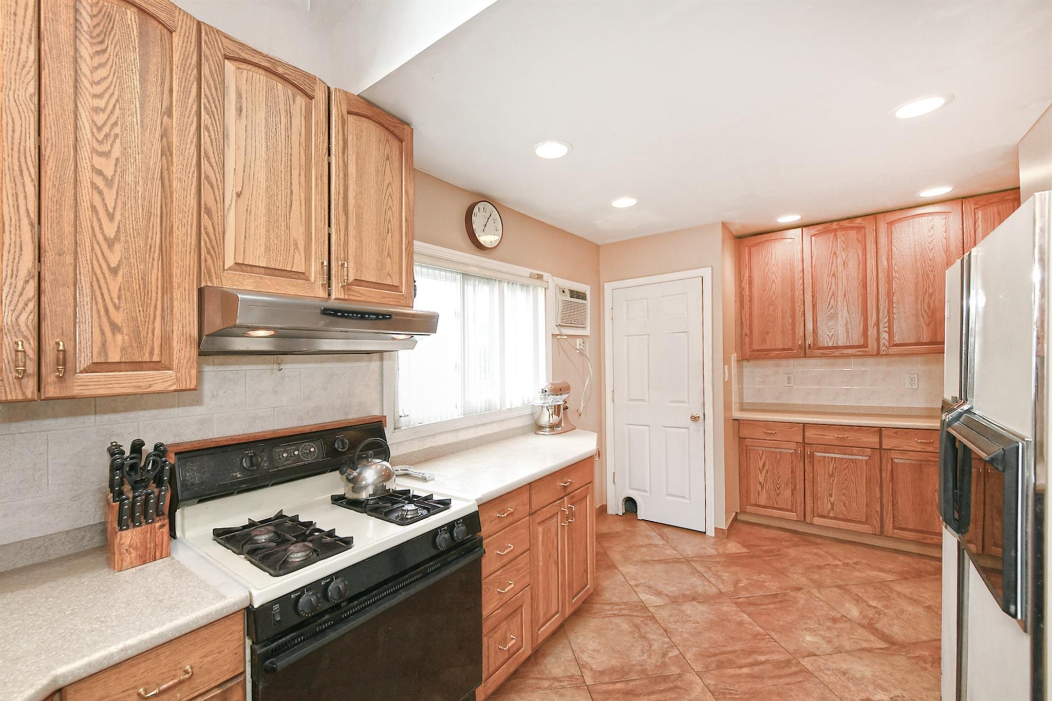 2364 Newbridge Road, Bellmore, New York image 12