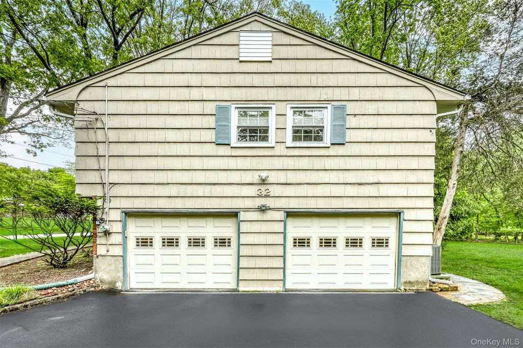 Photo of 32 Charlotte Drive, Spring Valley, NY 10977 (MLS # 999607)