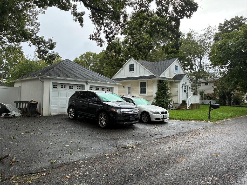 Photo of 124 Bradford Avenue, Holbrook, NY 11741 (MLS # 1056176)
