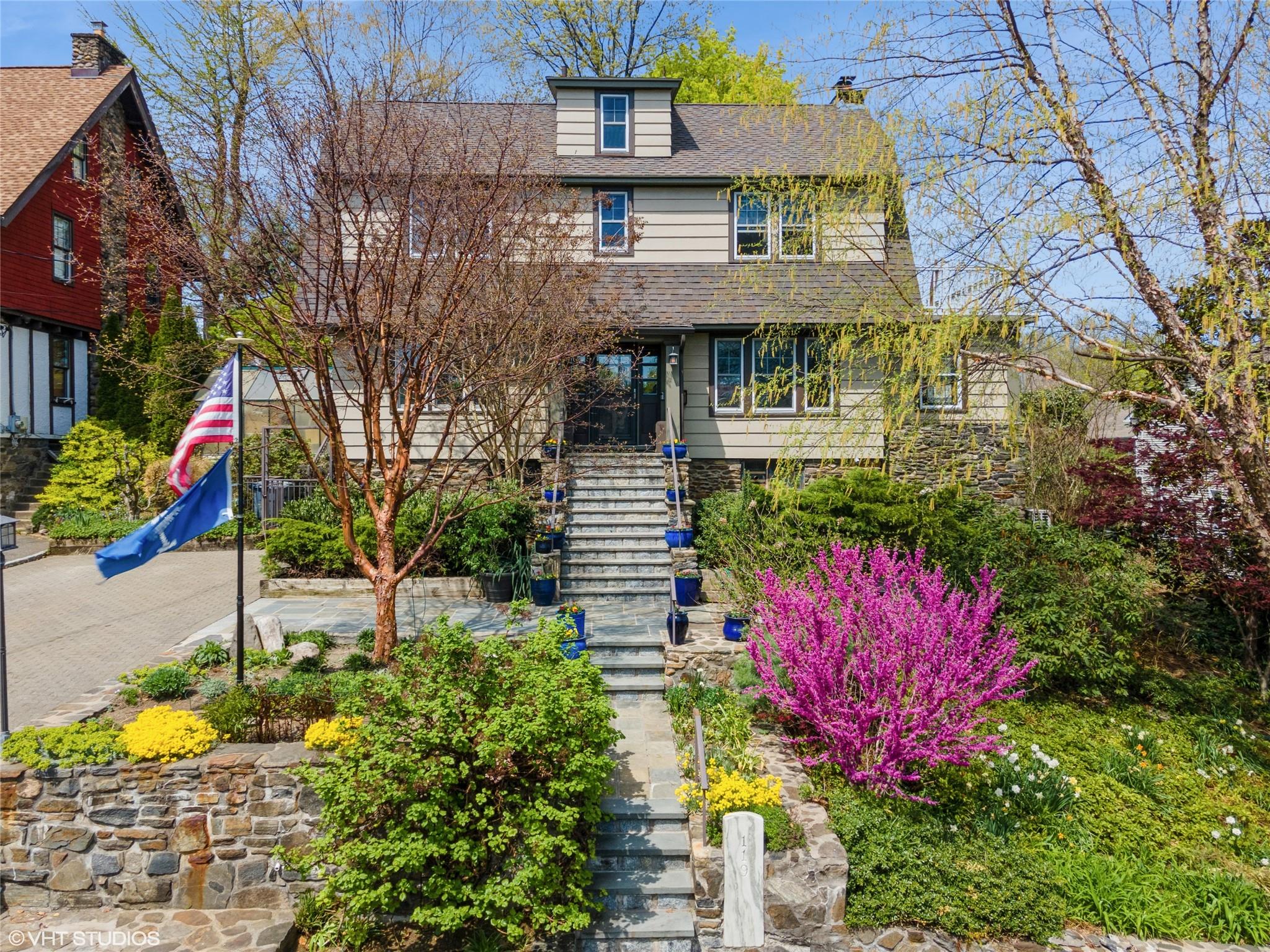 Cassilis Avenue, Bronxville, New York - 4 Bedrooms  
4 Bathrooms  
12 Rooms - 