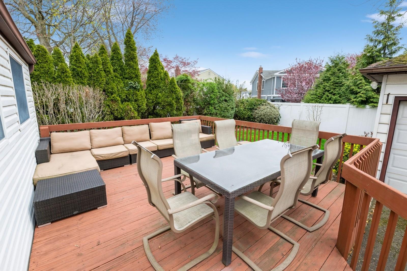 1547 Moffitt Avenue, Hewlett, New York image 14