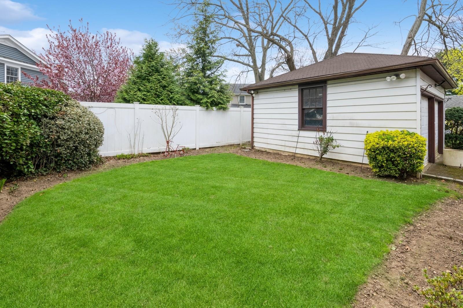 1547 Moffitt Avenue, Hewlett, New York image 19