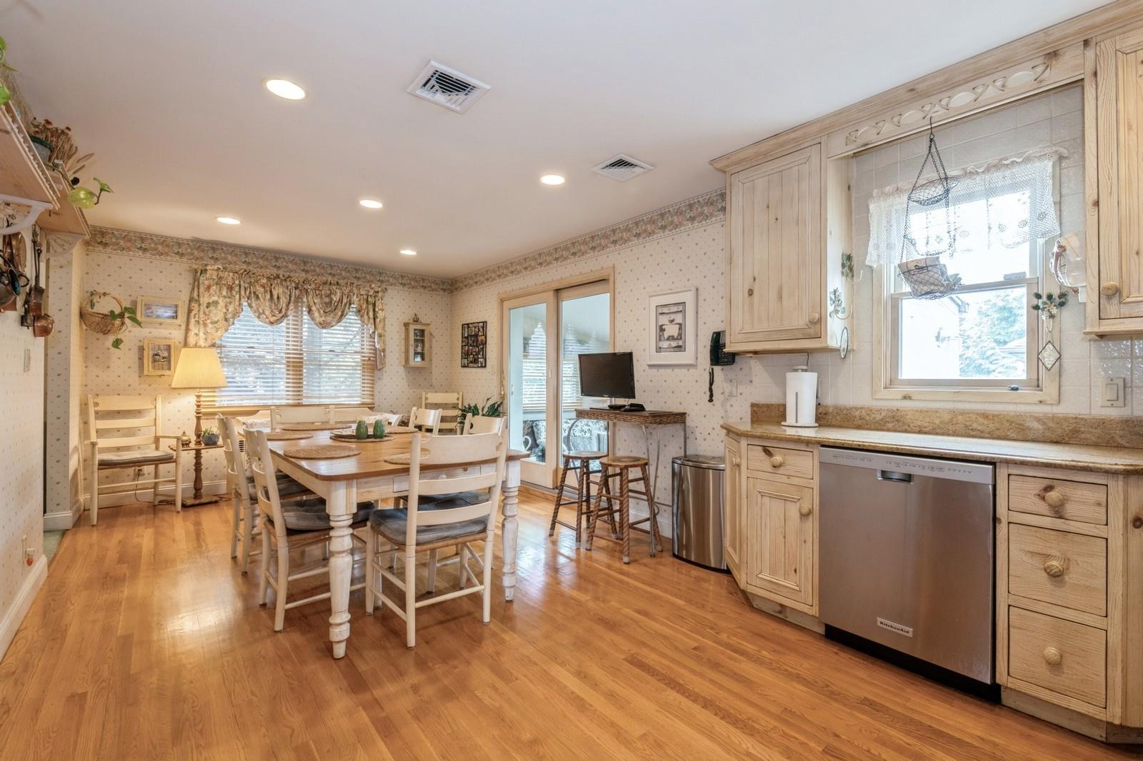 1547 Moffitt Avenue, Hewlett, New York image 5