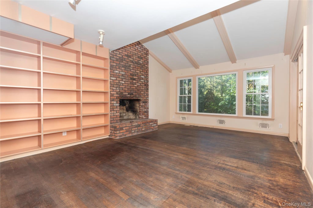 Photo of 19 Boxwood Place, Rye Brook, NY 10573 (MLS # 1066461)