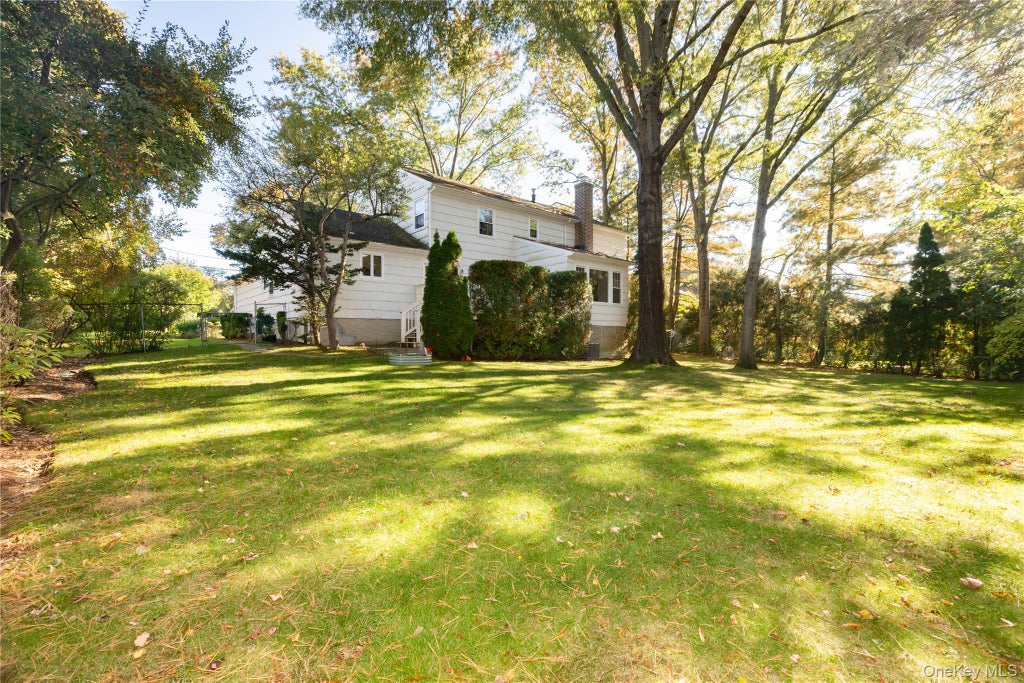 Photo of 19 Boxwood Place, Rye Brook, NY 10573 (MLS # 1066461)