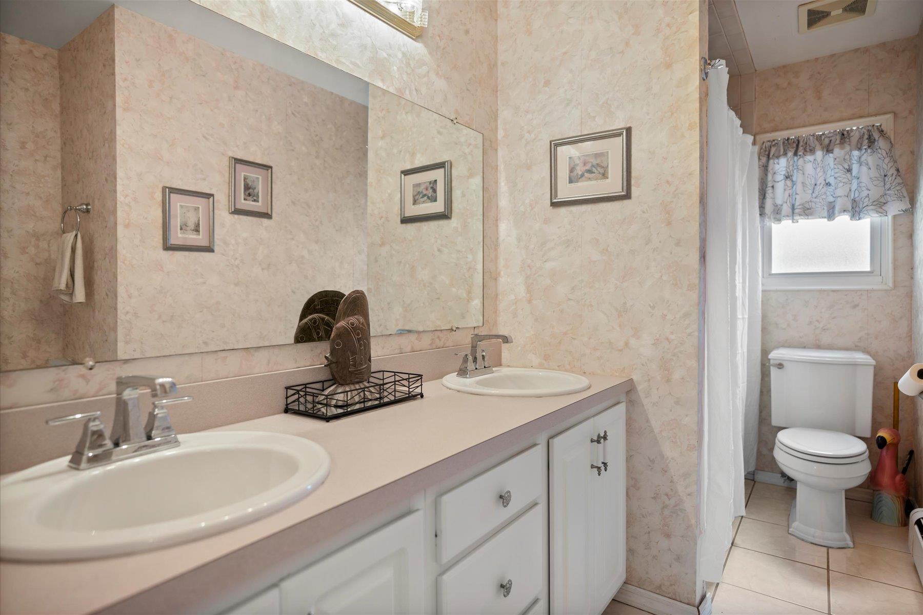 24 Akron Place, Shoreham, New York image 15