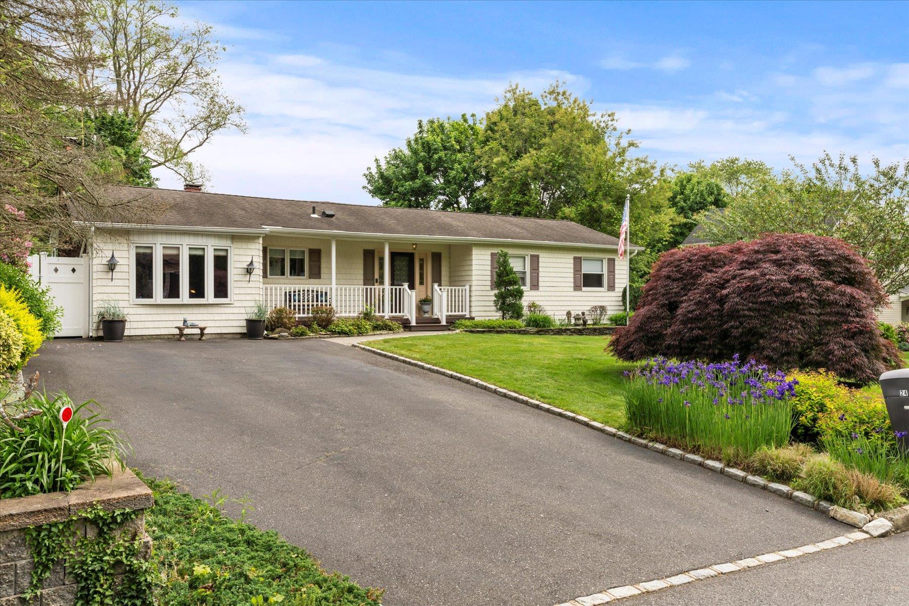 24 Akron Place, Shoreham, New York image 25