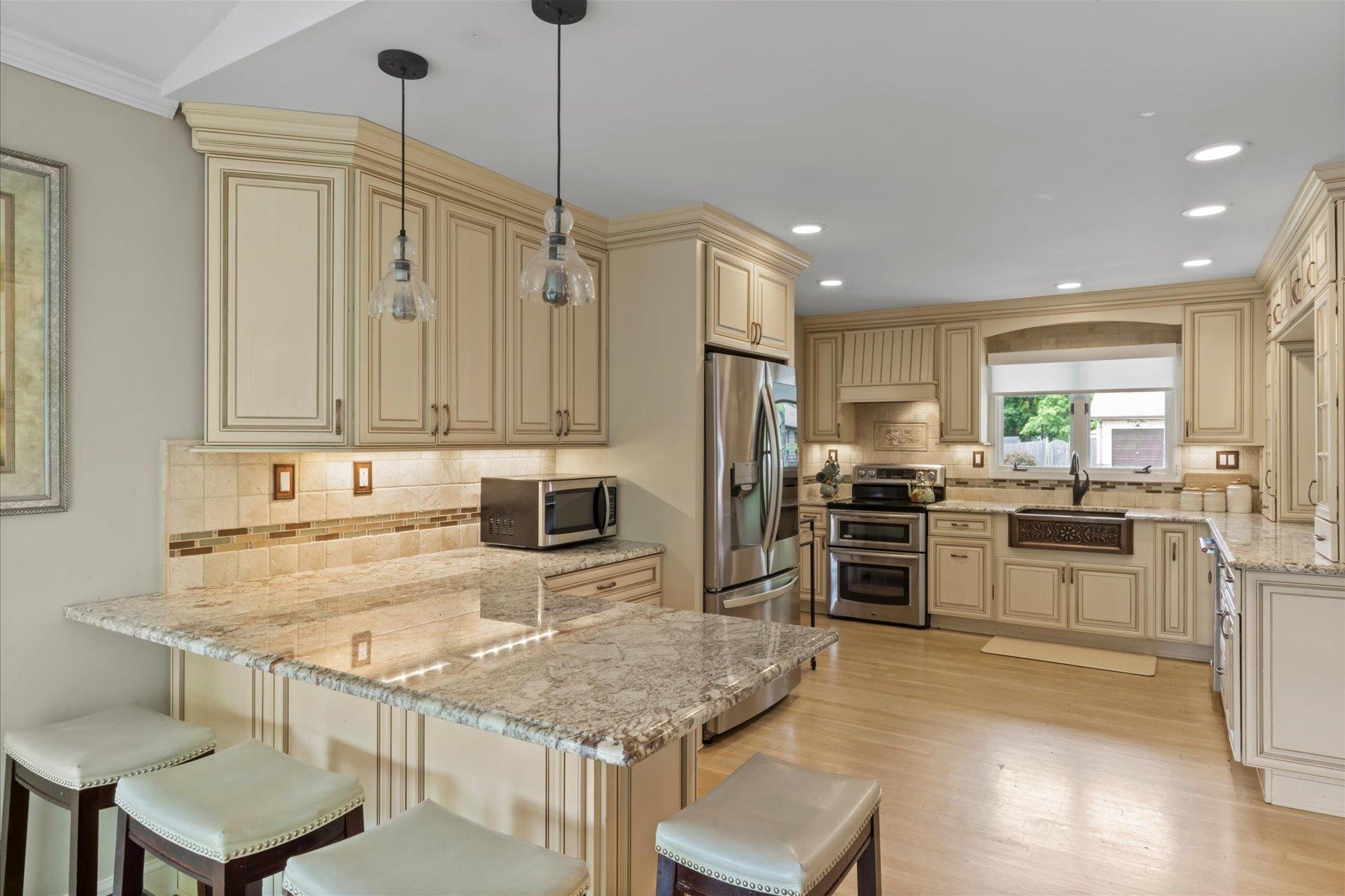 24 Akron Place, Shoreham, New York image 9