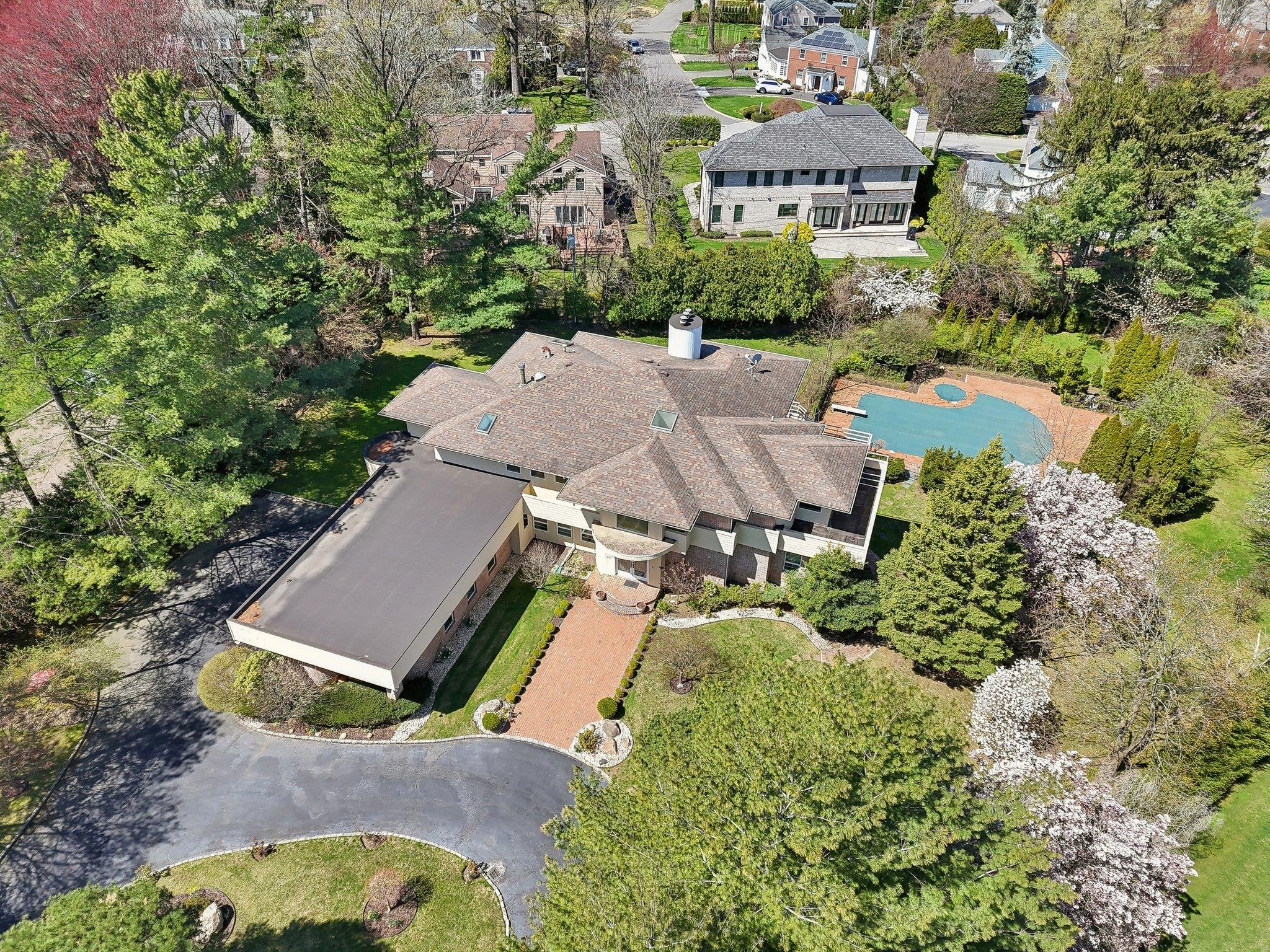 110A Windsor Gate, Great Neck, New York image 38