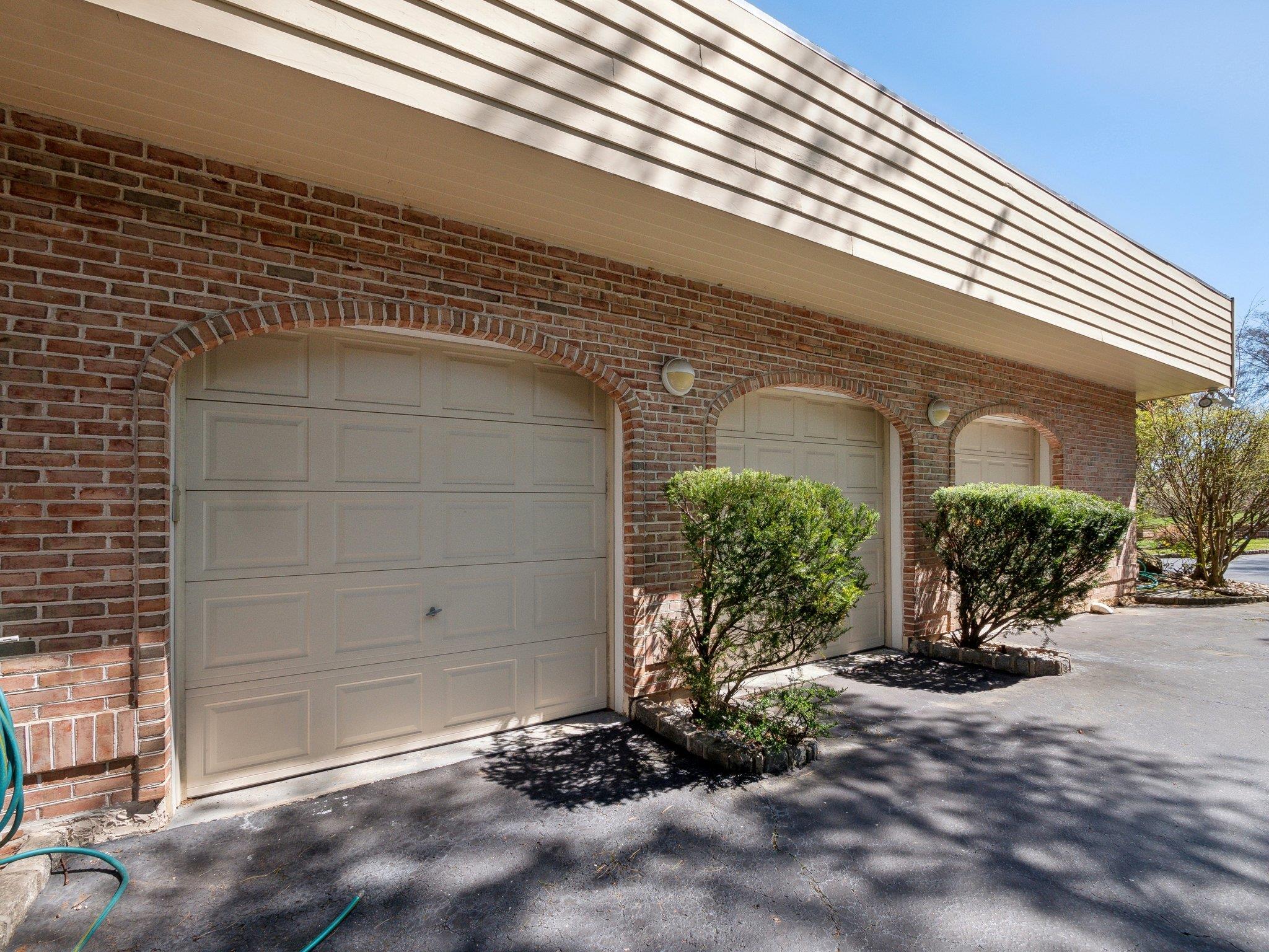 110A Windsor Gate, Great Neck, New York image 36