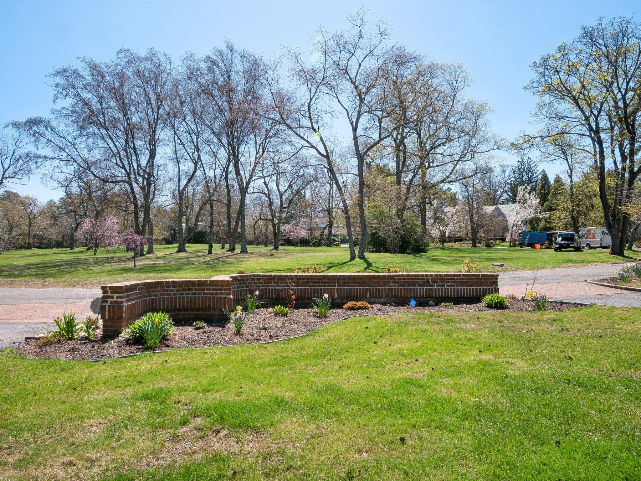 110A Windsor Gate, Great Neck, New York image 5