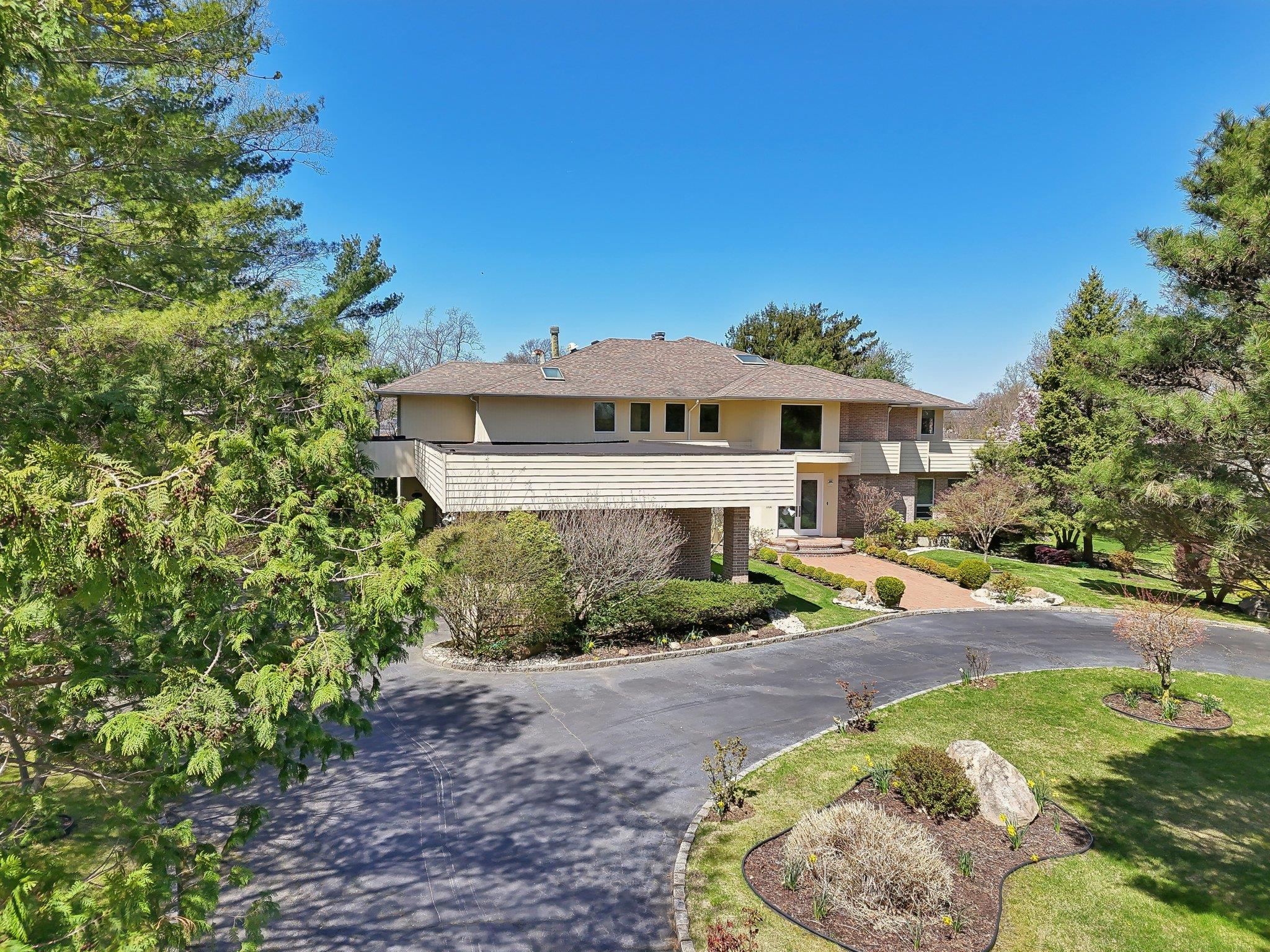 110A Windsor Gate, Great Neck, New York image 40
