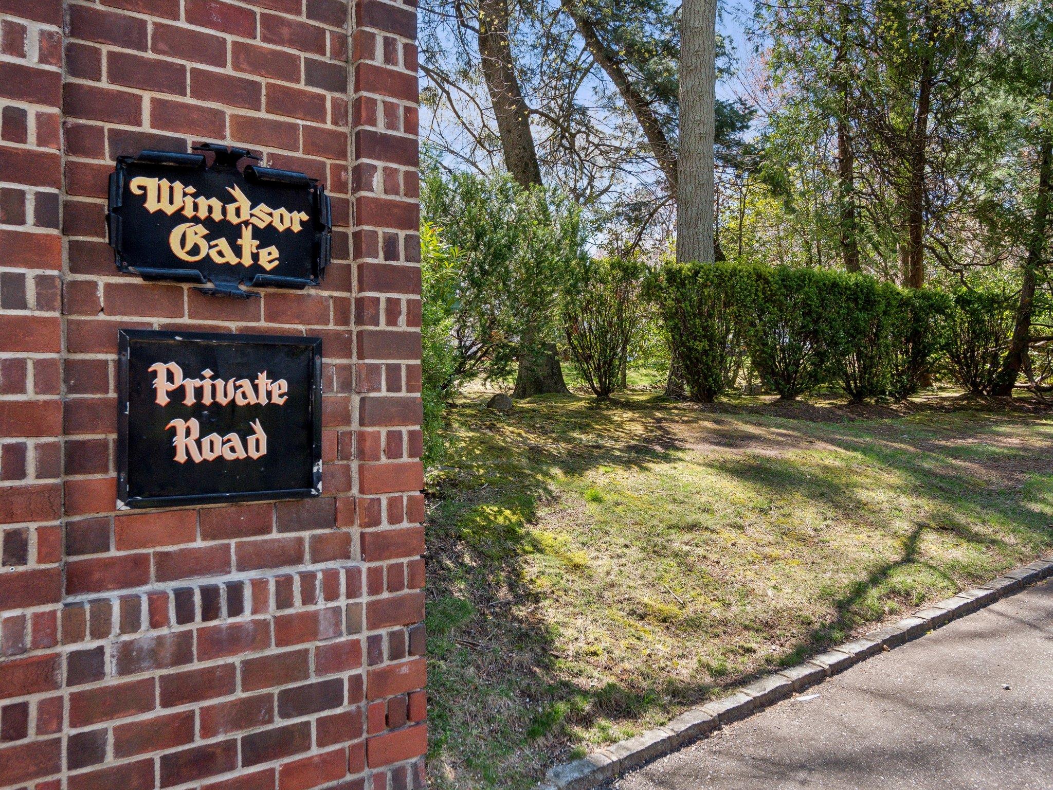 110A Windsor Gate, Great Neck, New York image 43
