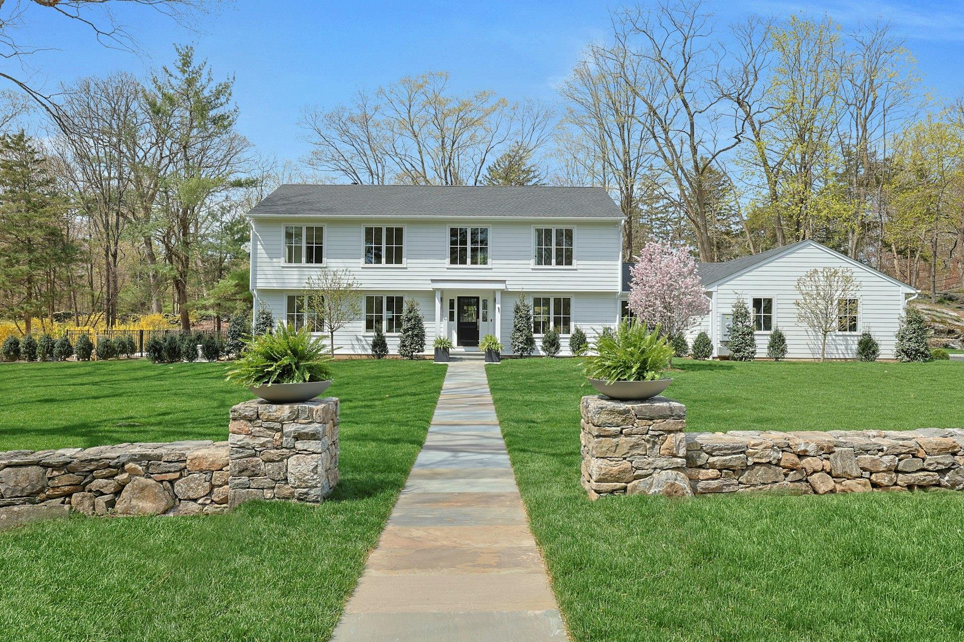 Devoe Road, Armonk, New York - 3 Bedrooms  
3 Bathrooms  
11 Rooms - 
