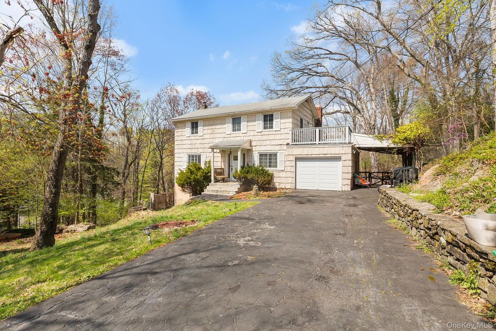 Photo of 8 Carol Court, Croton-on-Hudson, NY 10520 (MLS # 986765)