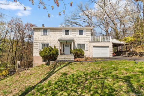 Photo of 8 Carol Court, Croton-on-Hudson, NY 10520 (MLS # 986765)