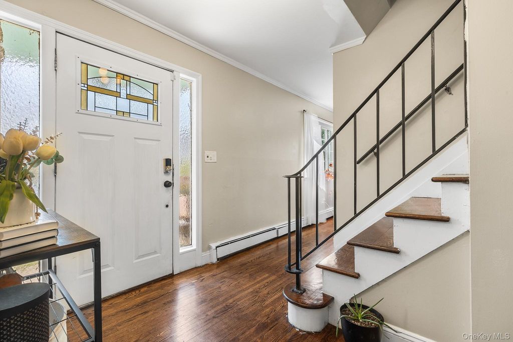 Photo of 8 Carol Court, Croton-on-Hudson, NY 10520 (MLS # 986765)