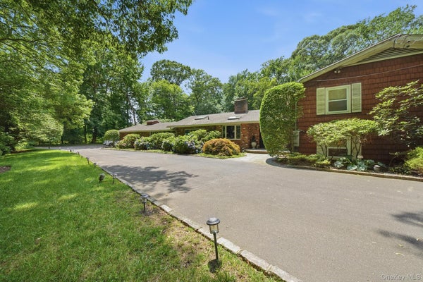 15 TAPPENTOWN LN, GLEN HEAD, NY 11545 - Image 1a06b0ffaf1bbbbac4833e9236e19a5f/3423391822