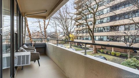 Photo of 10-24 166th Street #3A, Beechhurst, NY 11357 (MLS # 968491)