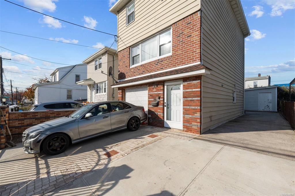 126th Ave Ave, Jamaica, Queens, NY - 4 Bedrooms  
2 Bathrooms  
10 Rooms - 