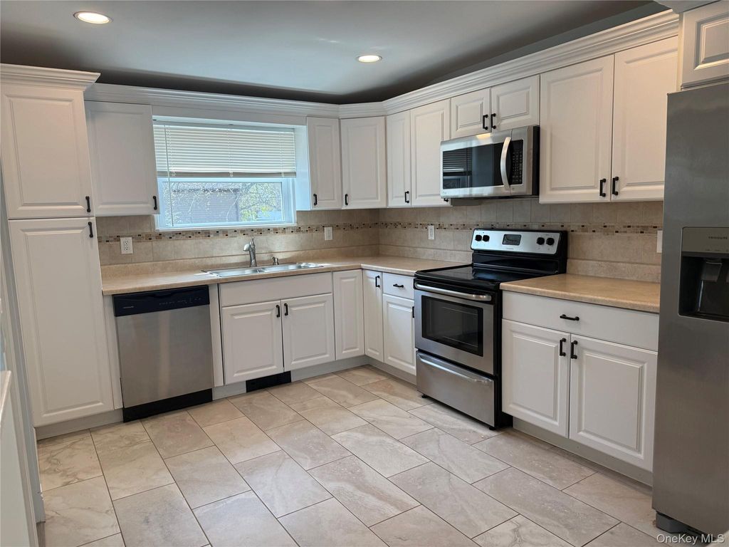 Photo of 226 Woodycrest Drive, Holtsville, NY 11742 (MLS # 986198)