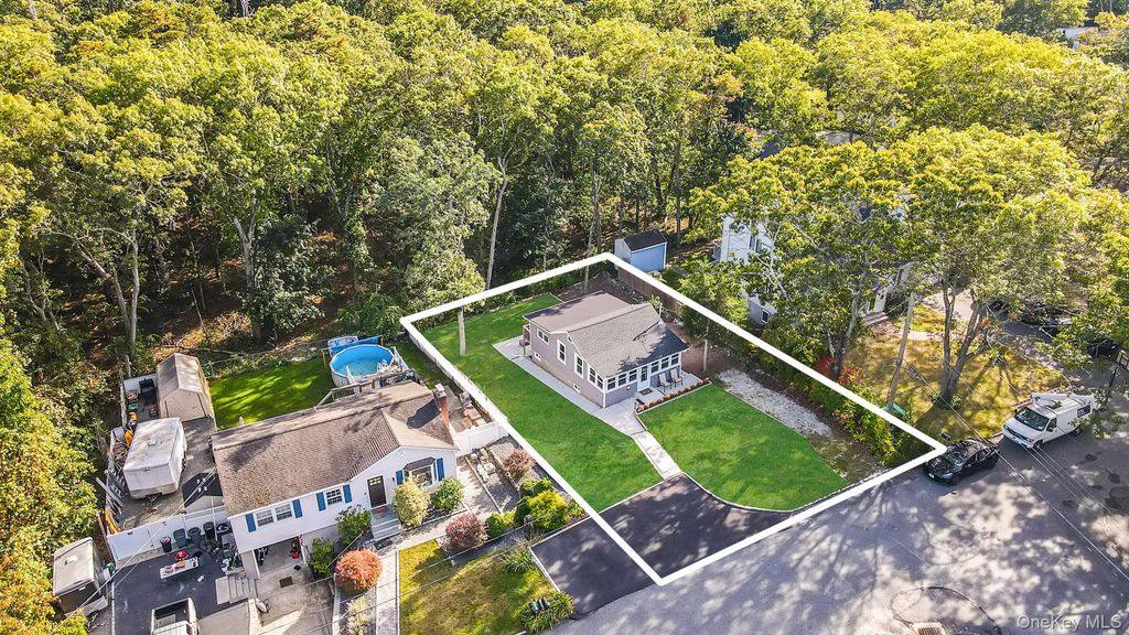 Photo of 4 Wyandanch Trail, Ridge, NY 11961 (MLS # 926919)