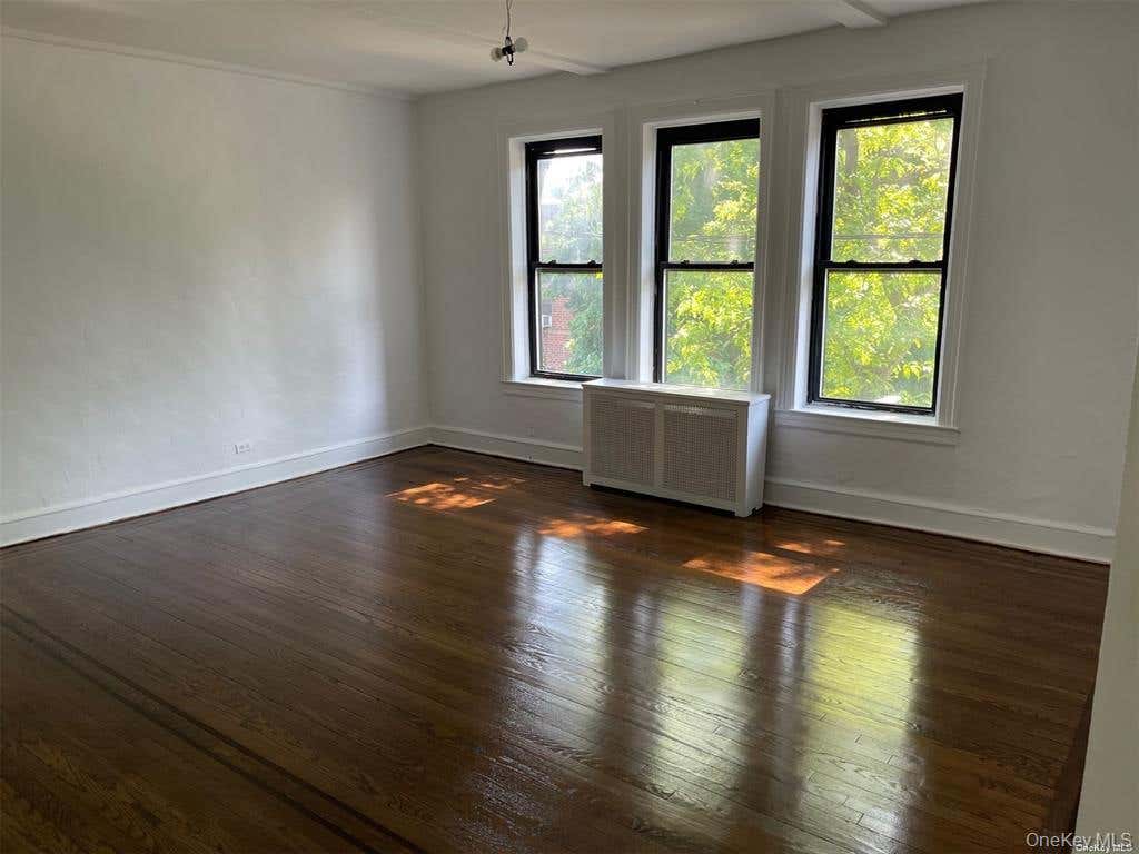 Photo of 1 Hillside Avenue #3B, Great Neck, NY 11021 (MLS # 1037913)