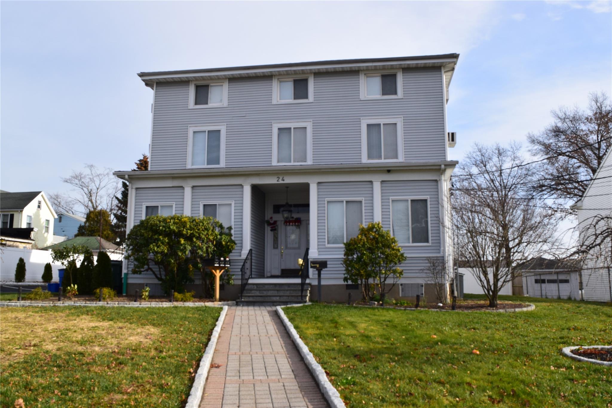 Rental Property at Monroe Place 2Nf, Port Chester, New York - Bedrooms: 3 
Bathrooms: 2 
Rooms: 6  - $3,600 MO.