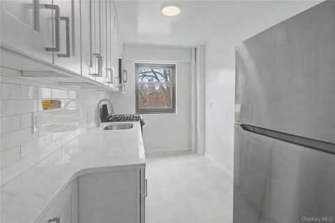 Photo of 21-85 34th Ave Ave #3B, Astoria, NY 11106 (MLS # 982020)