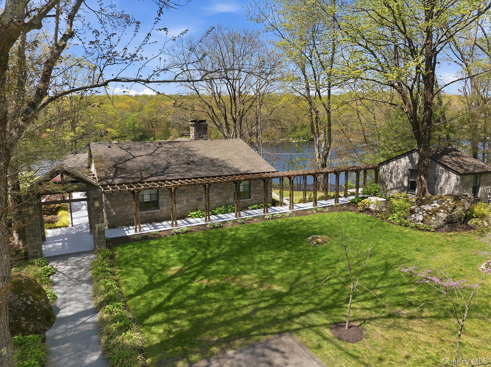 438 Lake Shore Road