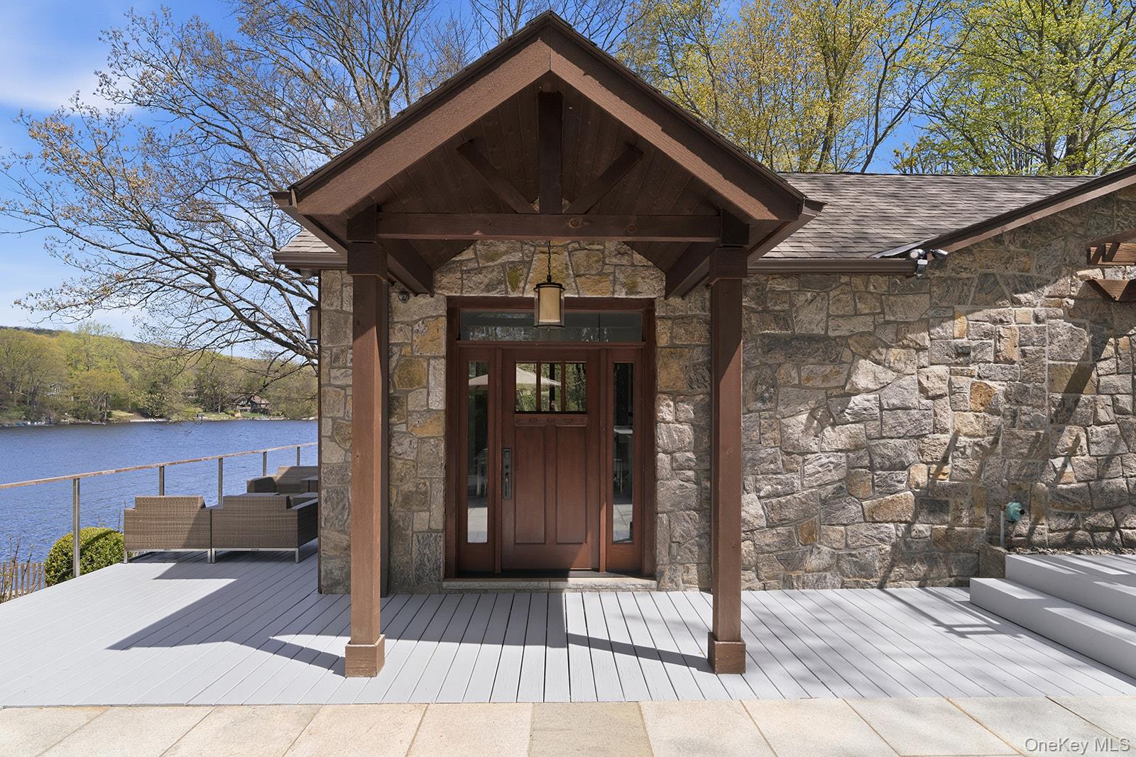 438 Lake Shore Road